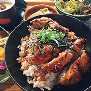 Arroz Salteado Con Pollo A La Plancha