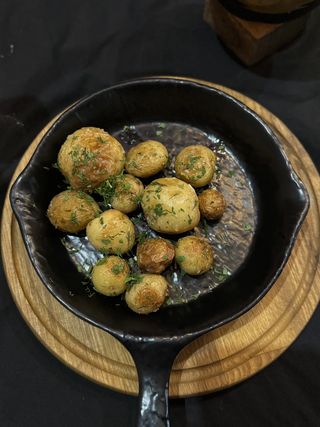 Картопля молода печена (200г)