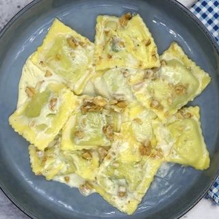 Ravioli a la salsa de nueces