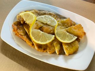52. Pechuga De Pollo Frito En Salsa De Limón