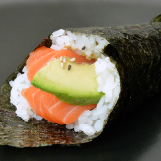 108a Sake Avocado temaki
