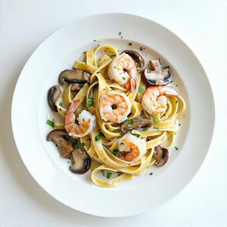 Fettuccine con gamberi e porcini
