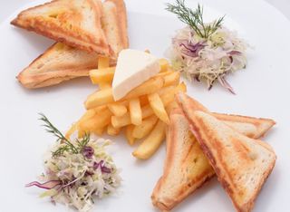 Клуб сандвич с шунка и кашкавал