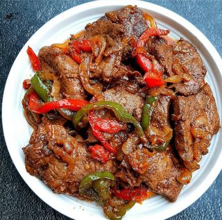 Bœuf Sauté Aux Oignons