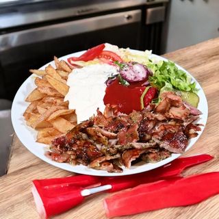 Shaorma de mixta vita/pui la farfurie