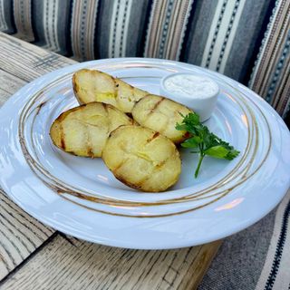 Картопля запечене на мангалі (200/40г)