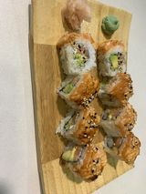 Salmón flameado roll (8 pzs.)