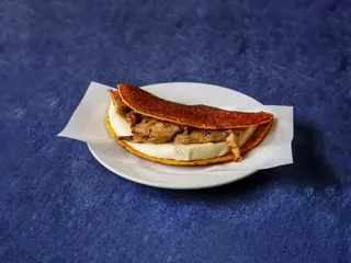 Cachapa De Queso y Jamón Asado