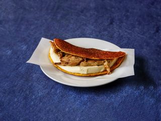 Cachapa De Queso y Jamón Asado