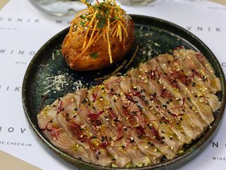 Сом Саламур з печеною картоплею і цибулевою олією (250г)