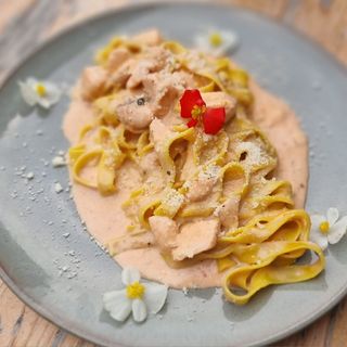 Tagliatelle Al Salmone