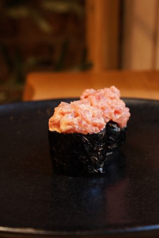 Спайсі Гункан тунець 2 шт