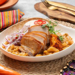 Carapulcra De Cerdo Con Arroz Y Zarza Criolla