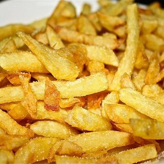 Patatas fritas o bravas   