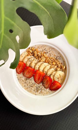 Oatmeal with fruits