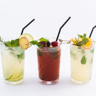 Limonada cu zmeură si piersici