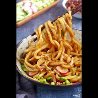 pork fried noodles with cashewnuts 