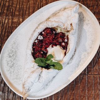 Хачапури с вишней (400 г)