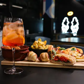 Aperol Spritz + stuzzichini