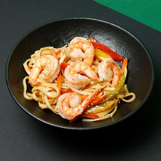 Ուդոն մանրածովախեցգետնով և բանջարեղենով