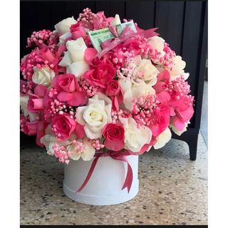 Flexed white and pink roses