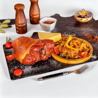 Ciolan de porc la cuptor cu varza calita