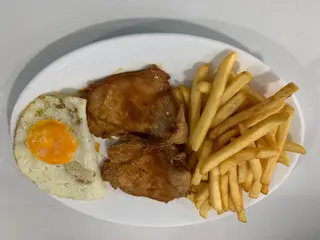 Lomo con patatas y huevos