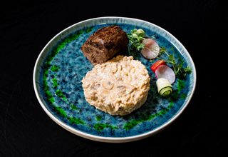 Яловича вирізка з різотто з білих грибів