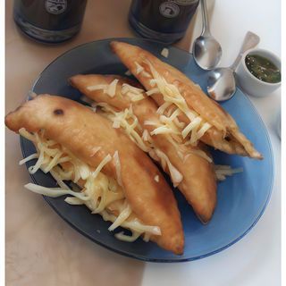 Empanada de Pollo y Queso
