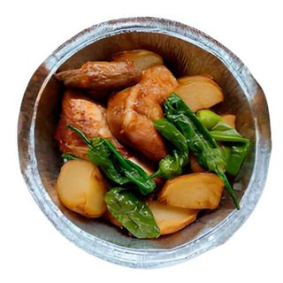 Pollo A L'Ast Con Patatas Asadas Y Pimientos Del Padrón