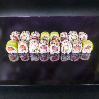 Филаделфия урамаки комбо сет (16бр-425г)