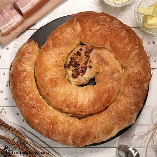 Софийска баница с КРАВЕ МАСЛО И БЕКОН (950гр)