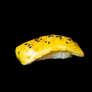 Nigiri Flambeado de Brie con Miel