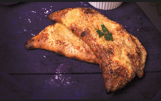 Calzzonetti cu bacon