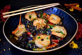 Wok Urechi de lemn & Creveti