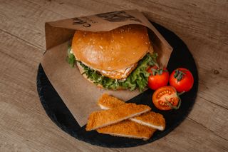 Burger cu snitel de pui