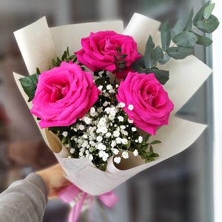 Buchet din 3 trandafiri roz - pinky 