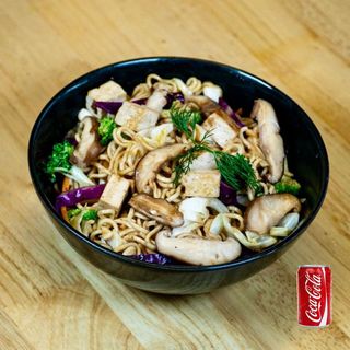 Yakisoba Vegano + refresco lata 330ml