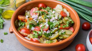 Sałatka Sezonowa z Kiszonym ogórkiem 450 g