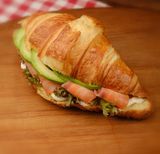 Կրուասան սաղմոնով