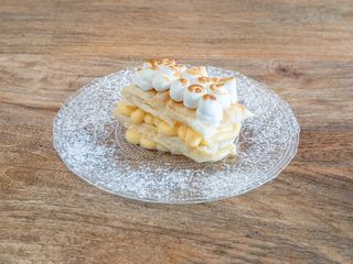 Milhoja Hojaldrada Crema Y Merengue