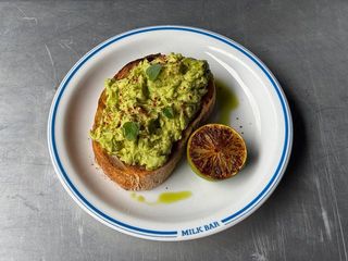 Tost z awokado (170g)