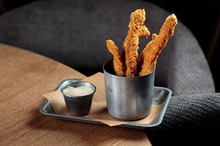 Курячі палички з соусом дор-блю (220g)