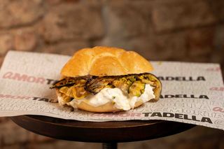 17 Stracciatella Melanzane grill Zucchine grill e tarallo sbriciolato