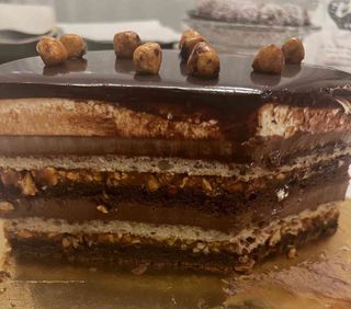 Tort cu Caramel Sarat si Arahide