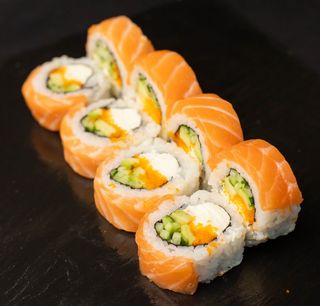 Філадельфія зі свіжим лососем (8 шт/300г)