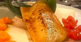 Spigola marinata e laccata al miso