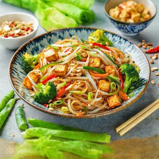 Pad Thai z tofu i warzywami