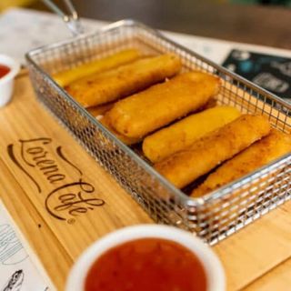 Dedos de mozzarella de elaboración propia