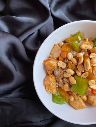 Piletina Gonbao s kikirikijem (ljuto)